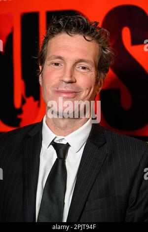 Paris, Frankreich. 03. April 2023. David Lanzmann nimmt am 03. April 2023 an der Premiere von Jours Sauvages im Cinema Max Linder in Paris Teil. Foto: Laurent Zabulon/ABACAPRESS.COM Kredit: Abaca Press/Alamy Live News Stockfoto