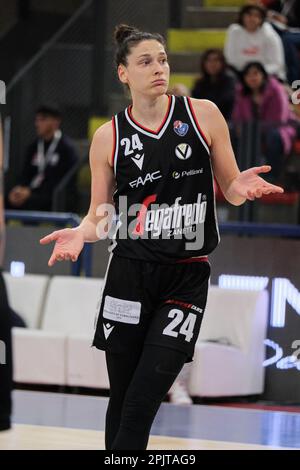 Campobasso, Italien. 31. März 2023. Cecilia Zandalasini von Virtus Segafredo Bologna, gesehen während des Halbfinales der letzten acht der Frauen des italienischen Pokals 2023 zwischen Virtus Segafredo Bologna und Umana Reyer Venezia in der La Molisana Arena. Umana Reyer Venezia Team schlug Virtus Segafredo Bologna Team mit einem Ergebnis von 63:78. (Foto: Elena Vizzoca/SOPA Images/Sipa USA) Guthaben: SIPA USA/Alamy Live News Stockfoto