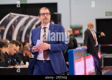 Campobasso, Italien. 31. März 2023. Andrea Mazzon, Cheftrainer von Umana Reyer Venezia, gesehen während des Halbfinales der letzten acht der Frauen des italienischen Pokals 2023 zwischen Virtus Segafredo Bologna und Umana Reyer Venezia in der La Molisana Arena. Umana Reyer Venezia Team schlug Virtus Segafredo Bologna Team mit einem Ergebnis von 63:78. (Foto: Elena Vizzoca/SOPA Images/Sipa USA) Guthaben: SIPA USA/Alamy Live News Stockfoto