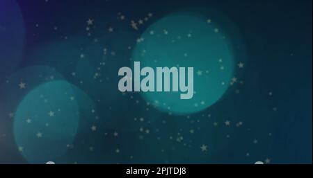 Bild von Sternen und Schnee, der über Lichtflecken auf schwarzem Hintergrund fällt Stockfoto