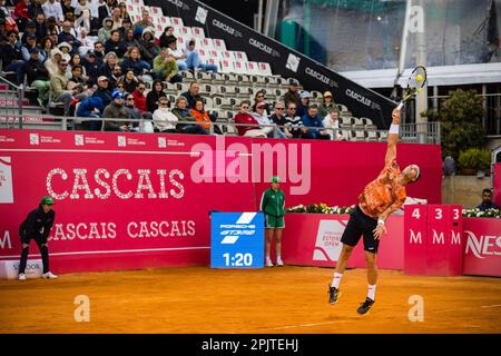 Estoril, Portugal. 03. April 2023. Marco Cecchinato aus Italien spielt gegen Diego Schwartzman aus Argentinien während des Mannes-Singles-Spiels am dritten Tag des Millennium Estoril Open 2023 - ATP 250-Tennisturniers. Marco Cecchinato gewann 6:3, 7:6. (Foto: Henrique Casinhas/SOPA Images/Sipa USA) Guthaben: SIPA USA/Alamy Live News Stockfoto