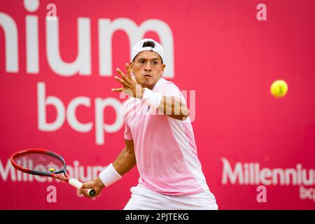 Estoril, Portugal. 03. April 2023. Sebastian Baez aus Argentinien spielt gegen Radu Albot aus Moldawien während des Mannes-Singles-Spiels am dritten Tag des Millennium Estoril Open 2023 - ATP 250-Tennisturnier. Sebastian Baez gewann 7:5, 7:6. (Foto: Henrique Casinhas/SOPA Images/Sipa USA) Guthaben: SIPA USA/Alamy Live News Stockfoto