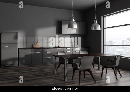 Eine elegante Küchenecke mit grauen Wänden, dunklem Holzfußboden, grauen Schränken, großem Esstisch mit grauen Stühlen und Fenster mit verschwommenem Stadtbild. 3D RE Stockfoto