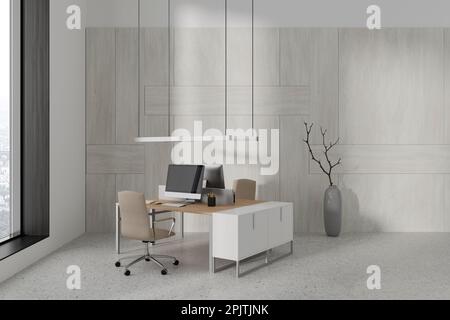 Gemütliche Büroeinrichtung mit Sesseln und pc-Computer auf dem Schreibtisch, Vase auf hellem Betonboden. Gemeinschaftsraum mit minimalistischer Dekoration. Panorama-Windo Stockfoto