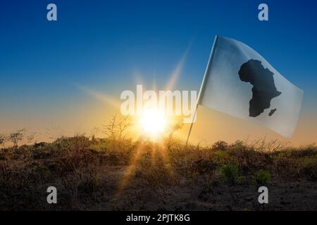 Flaggen mit Afrika-Karte mit Hintergrund für Sonnenaufgangsszene. Tageskonzept Afrika Stockfoto