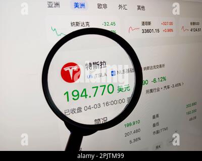 SUQIAN, CHINA - 4. APRIL 2023 - Tesla Marktwert verdunstet um $40 Milliarden Dollar, Suqian, Provinz Jiangsu, China, 4. April, 2023. Tesla hat 42 geliefert Stockfoto