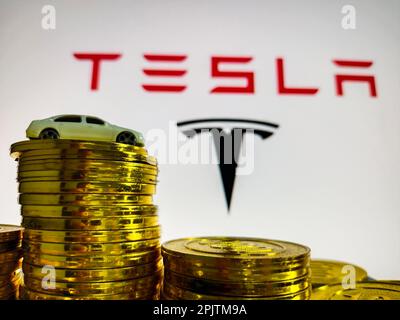 SUQIAN, CHINA - 4. APRIL 2023 - Tesla Marktwert verdunstet um $40 Milliarden Dollar, Suqian, Provinz Jiangsu, China, 4. April, 2023. Tesla hat 42 geliefert Stockfoto