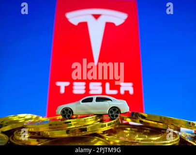 SUQIAN, CHINA - 4. APRIL 2023 - Tesla Marktwert verdunstet um $40 Milliarden Dollar, Suqian, Provinz Jiangsu, China, 4. April, 2023. Tesla hat 42 geliefert Stockfoto