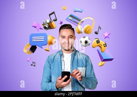 Lächelnder junger Mann mit Telefon in der Hand, vielfältige digitale Weltsymbole auf lila Hintergrund. Konzept von sozialen Medien, Videospielen und Online-Shopping Stockfoto