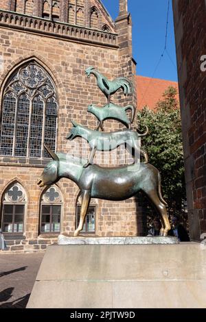 Die Skulptur der Bremer Stadtmusiker von Gerhard Marcks vom Bremer Rathaus am Marktplatz. Basierend auf dem Märchen der Brüder Grimm Stockfoto