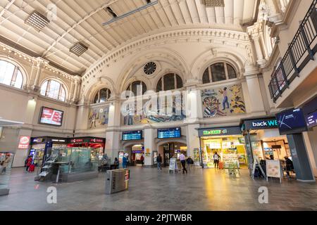 Im Bremer Hauptbahnhof, dem Hauptbahnhof aus dem Jahr 1889, entworfen im Neo-Renaissance-Stil von Hubert Stier. Gelegen am Bremer Bahnhofsplatz. Bremen Stockfoto