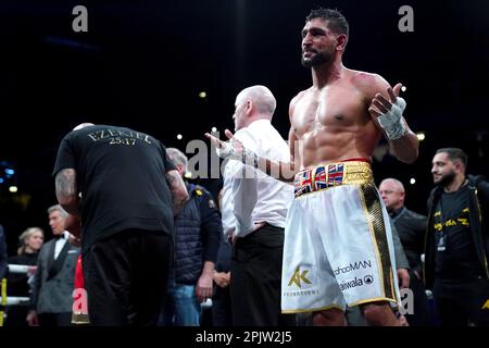 Aktenfoto vom 19. 02-2022 von Amir Khan reagiert, nachdem er den Welterweight-Wettbewerb gegen Kell Brook in der AO Arena in Manchester verloren hat. Der ehemalige Weltergewicht-Weltmeister Amir Khan wurde ein zweijähriges Verbot des Sports erteilt, nachdem er positiv auf eine verbotene Substanz getestet wurde. UK Anti-Doping sagte, Khan, 36, hätte nach seinem Verlust an Kell Brook in Manchester im Februar 2022 ein positives Ergebnis für den Anabolikum Ostarin zurückgegeben. Ausgabedatum: Dienstag, 4. April 2023. Stockfoto