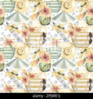 Handgezeichnete, wasserfarbene Strandtasche mit Hibiskusblume, Sonnenhut und Cocktailschirm nahtloses Muster. Isoliert auf weißem Hintergrund. Wandbild, Hochzeit Stockfoto