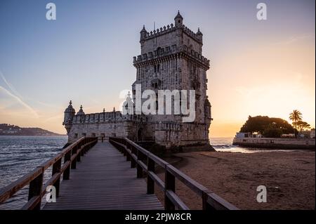 Belem Turm bei Sonnenuntergang in Lissabon, Portugal Stockfoto