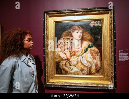 London, 04. April 2023 Dante Gabriel Rossetti, Monna Vanna 1866, Ölfarbe auf Leinwand Tate hat noch nie eine Rossetti-Ausstellung veranstaltet. Die vorliegende Umfrage hebt die Synergien und Überschneidungen zwischen Gabriel und anderen hervor, ebenso wie radikale Künstler und Schriftsteller der Familie Rossetti. Kredit: Paul Quezada-Neiman/Alamy Live News Stockfoto