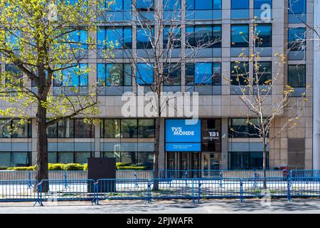 Außenansicht des Gebäudes, in dem sich das Hauptquartier von TV5 Monde befindet, einem internationalen französischsprachigen Fernsehsender Stockfoto