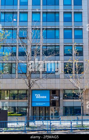 Außenansicht des Gebäudes, in dem sich das Hauptquartier von TV5 Monde befindet, einem internationalen französischsprachigen Fernsehsender Stockfoto