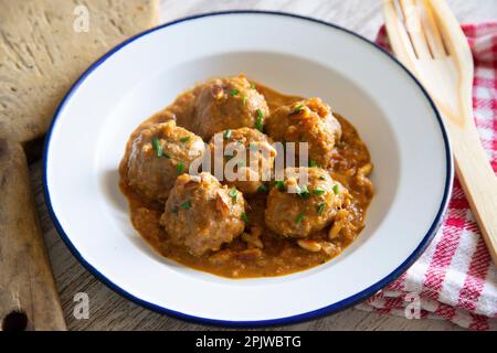 Schweinebälle mit hausgemachter Tomatensoße. Stockfoto