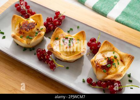 Ziegenkäse-Vorspeisen auf Shortcrust-Gebäck. Stockfoto