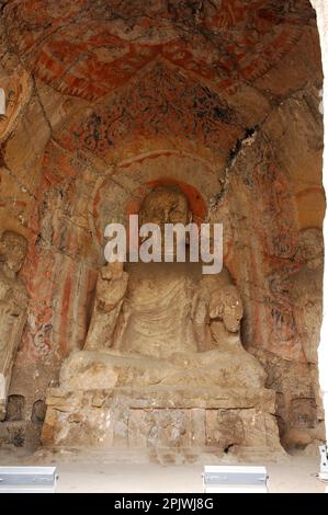 Longmen-Grotten, buddhistischer Tempel, 5.-7. Jahrhundert n. Chr. Binyangbeidong-Grotte. Henan, Luoyang, China Stockfoto