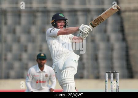 Lorcan Tucker schlägt während des alleinigen Testspiels zwischen Bangladesch und Irland im Sher-e-Bangla National Cricket Stadium, Mirpur, Dhaka, Bangladesch. Stockfoto