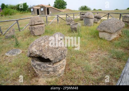 Die Villanovanischen Gräber in der Nekropole Tarquinia. Tarquinia; Viterbo; Latium, Italien, Europa Stockfoto