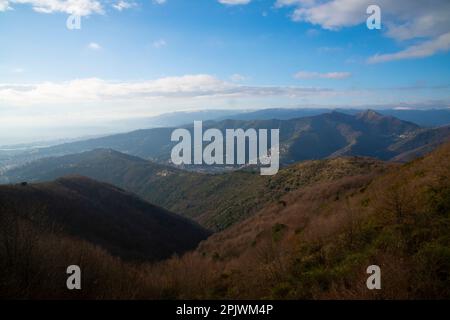 Ausflug in die Hügel des Hinterlands von Genua, Ligurien, Italien im Januar. Stockfoto