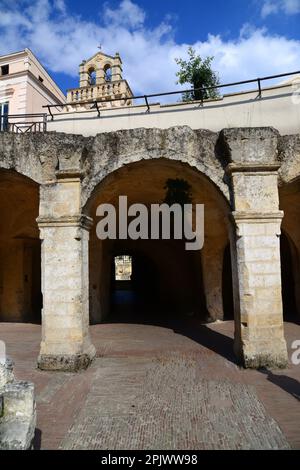 Die Ruinen und Fresken der Felskirche Santo Spirito im Herzen von Matera. Matera ist eine Stadt, die sich an einem felsigen Felsvorsprung befindet. Das sogenannte Gebiet Stockfoto