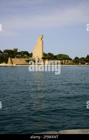 Denkmal für den italienischen Matrosen, erbaut auf Geheiß von Benito Mussolini zum Gedenken an die rund 6.000 Seeleute, die im Ersten Weltkrieg starben Stockfoto