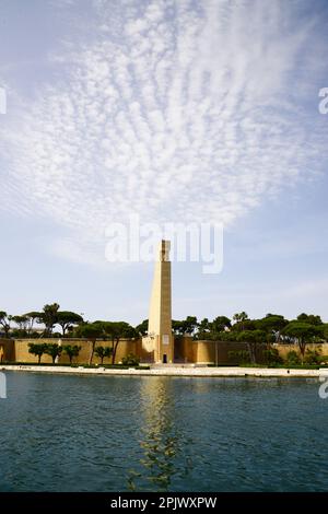 Denkmal für den italienischen Matrosen, erbaut auf Geheiß von Benito Mussolini zum Gedenken an die rund 6.000 Seeleute, die im Ersten Weltkrieg starben Stockfoto