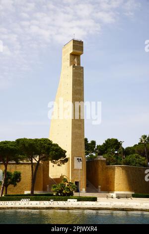 Denkmal für den italienischen Matrosen, erbaut auf Geheiß von Benito Mussolini zum Gedenken an die rund 6.000 Seeleute, die im Ersten Weltkrieg starben Stockfoto