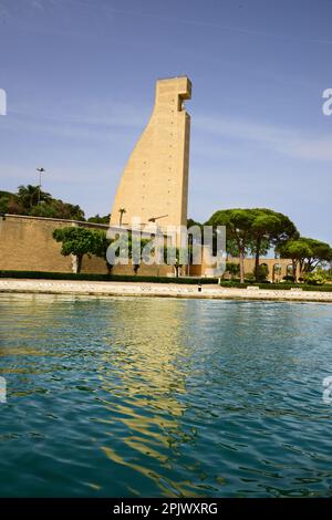 Denkmal für den italienischen Matrosen, erbaut auf Geheiß von Benito Mussolini zum Gedenken an die rund 6.000 Seeleute, die im Ersten Weltkrieg starben Stockfoto