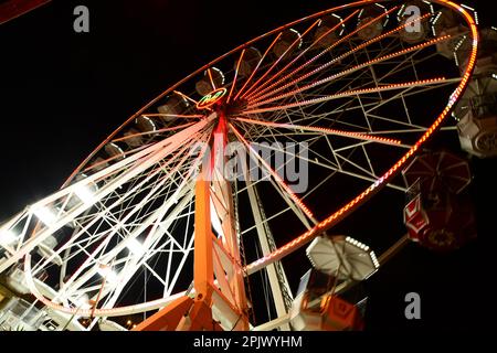 Riesenrad am Kanalhafen in der Stadt Brindisi, Apulien; Italien, Europa Stockfoto