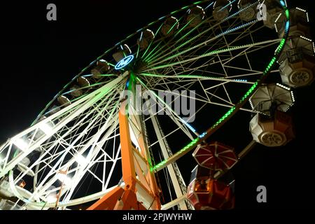 Riesenrad am Kanalhafen in der Stadt Brindisi, Apulien; Italien, Europa Stockfoto