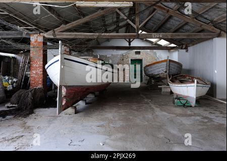 Die Tonnara auf der Insel Carloforte, alte Boote für den Thunfischfang, Sardinien, Italien, Europa Stockfoto