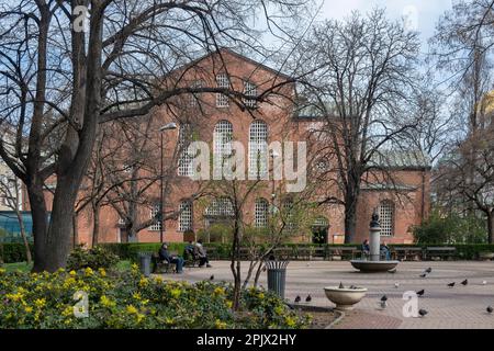 SOFIA, BULGARIEN - 31. MÄRZ 2023: Panoramablick auf die Rakovski-Straße in der Stadt Sofia, Bulgarien Stockfoto