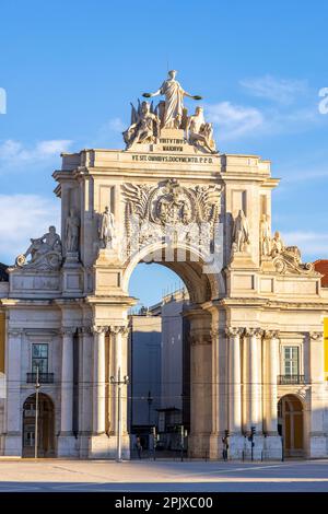 Arco da Rua Augusta, der Triumphbogen auf dem Pracala do Comércio (Handelsplatz), Lissabon, Portugal Stockfoto