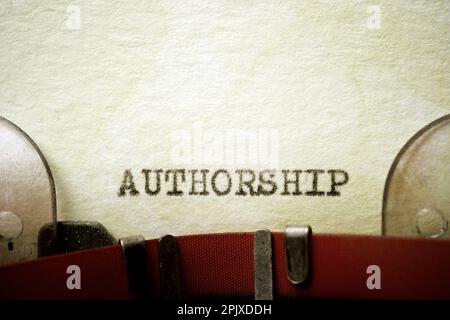 Autorenwort mit Schreibmaschine geschrieben. Stockfoto