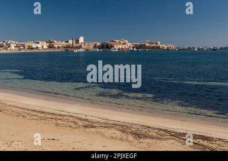 Das Küstendorf Marzamemi, Pachino, Syrakus, Sizilien, Italien, Europa. Stockfoto