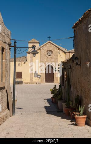 Das Küstendorf Marzamemi, Pachino, Syrakus, Sizilien, Italien, Europa. Stockfoto