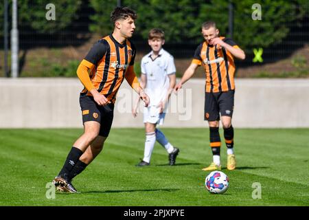 Swansea, Wales. 4. April 2023 Stanley Ashbee aus Hull City während des Spiels der Professional Development League zwischen Swansea City under 18 und Hull City under 18 an der Swansea City Academy in Swansea, Wales, Großbritannien, am 4. April 2023. Kredit: Duncan Thomas/Majestic Media/Alamy Live News. Stockfoto