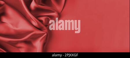 Glatte, elegante, feurige rote Seide. Farbtrend des Sommers 23 Stockfoto