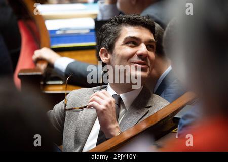 Paris, Frankreich. 04. April 2023. Französischer Stellvertreter Aurelien Pradie während einer Fragestunde an die Regierung in der Pariser Nationalversammlung am 4. April 2023. Foto: Raphael Lafargue/ABACAPRESS.COM Kredit: Abaca Press/Alamy Live News Stockfoto