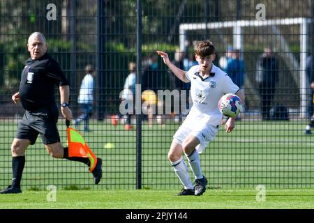 Swansea, Wales. 4. April 2023 Thomas Searle aus Swansea City während des Spiels der Professional Development League zwischen Swansea City under 18 und Hull City under 18 an der Swansea City Academy in Swansea, Wales, Großbritannien, am 4. April 2023. Kredit: Duncan Thomas/Majestic Media/Alamy Live News. Stockfoto