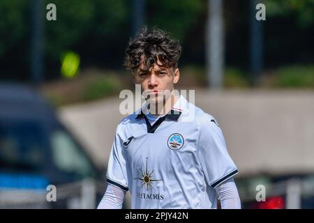 Swansea, Wales. 4. April 2023 Ramon Rees-Siso aus Swansea City während des Spiels der Professional Development League zwischen Swansea City under 18 und Hull City under 18 an der Swansea City Academy in Swansea, Wales, UK, am 4. April 2023. Kredit: Duncan Thomas/Majestic Media/Alamy Live News. Stockfoto