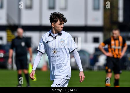 Swansea, Wales. 4. April 2023 Ramon Rees-Siso aus Swansea City während des Spiels der Professional Development League zwischen Swansea City under 18 und Hull City under 18 an der Swansea City Academy in Swansea, Wales, UK, am 4. April 2023. Kredit: Duncan Thomas/Majestic Media/Alamy Live News. Stockfoto