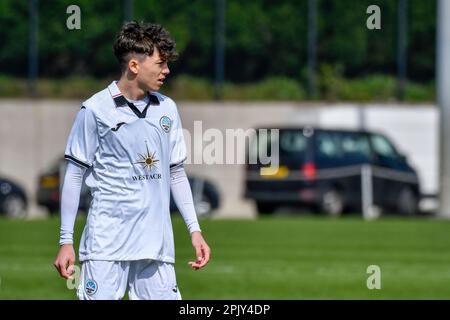 Swansea, Wales. 4. April 2023 Ramon Rees-Siso aus Swansea City während des Spiels der Professional Development League zwischen Swansea City under 18 und Hull City under 18 an der Swansea City Academy in Swansea, Wales, UK, am 4. April 2023. Kredit: Duncan Thomas/Majestic Media/Alamy Live News. Stockfoto