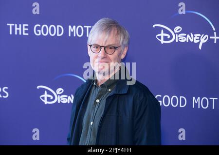 Rom, Italien. 04. April 2023. Regisseur Julian Jarrold nimmt an der Fotokonferenz der tv-Serie „The Good Mütter“ im Space Cinema Moderno in Rom Teil (Foto: Matteo Nardone/Pacific Press/Sipa USA) Kredit: SIPA USA/Alamy Live News Stockfoto