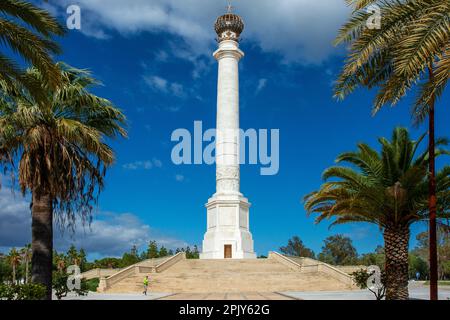 Riesige Säule der Klostergärten La Rabida, Provinz Huelva, Region Andalusien, Spanien. Das Denkmal für die Entdecker, auch bekannt als die Säule von Stockfoto