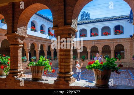 Innenhof im Kloster La Rabida, Provinz Huelva, Palos de la Frontera, Region Andalusien, Spanien. Das Kloster Santa María de La Rábida, Comm Stockfoto